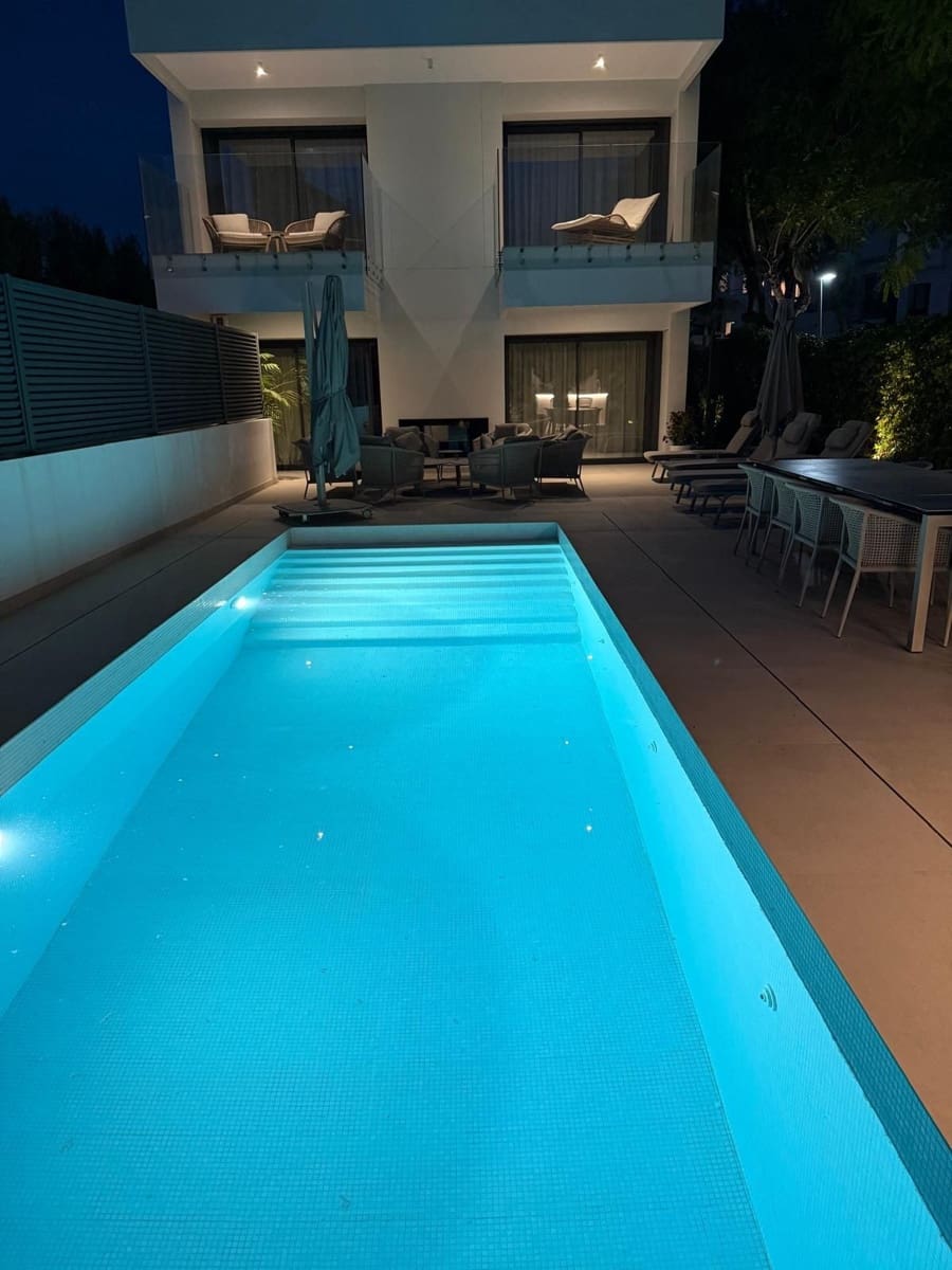 Chalet de 4 habitaciones en Puerto Banus en venta con piscina garaje - 2.995.000 € (Ref: 9066622)