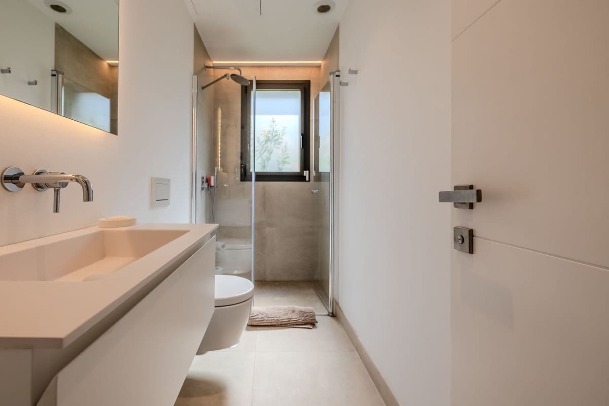 4 bedroom Villa for sale in Puerto Banus with pool garage - € 2,995,000 (Ref: 9066622)