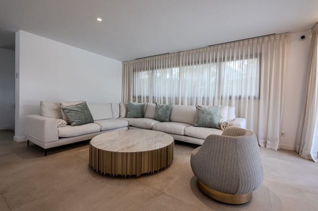 4 sypialnia Willa na sprzedaż w Puerto Banus, Marbella z basenem garażem - 2 995 000 € (Ref: 9066622)