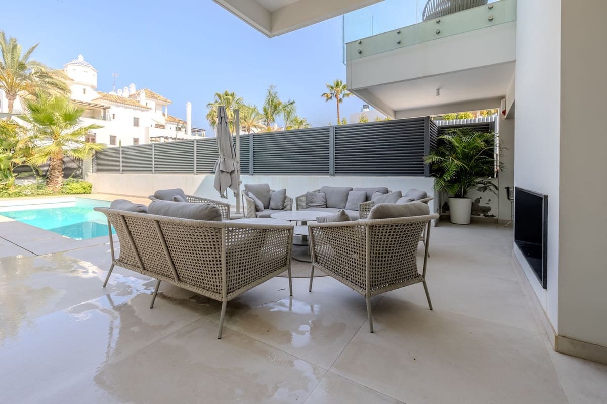 4 bedroom Villa for sale in Puerto Banus with pool garage - € 2,995,000 (Ref: 9066622)