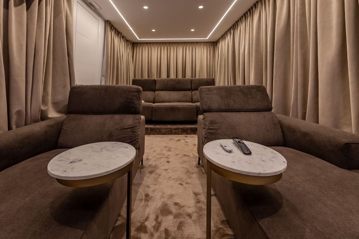 4 bedroom Villa for sale in Puerto Banus with pool garage - € 2,995,000 (Ref: 9066622)