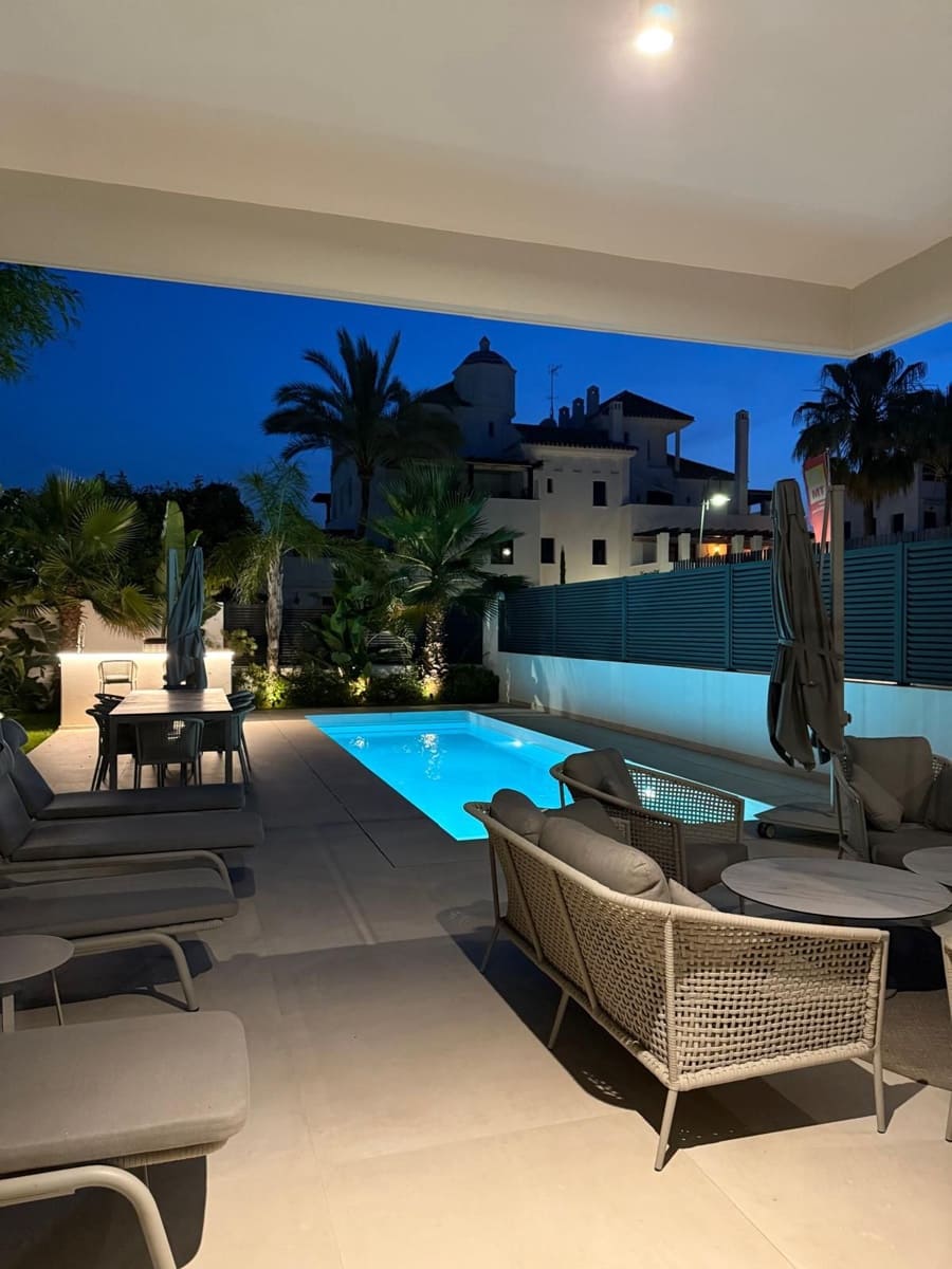 4 bedroom Villa for sale in Puerto Banus with pool garage - € 2,995,000 (Ref: 9066622)