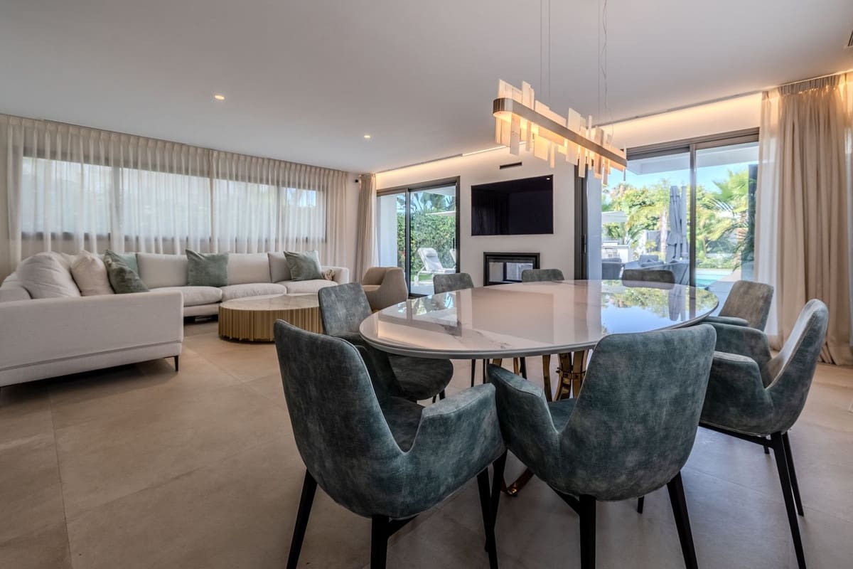 4 bedroom Villa for sale in Puerto Banus with pool garage - € 2,995,000 (Ref: 9066622)