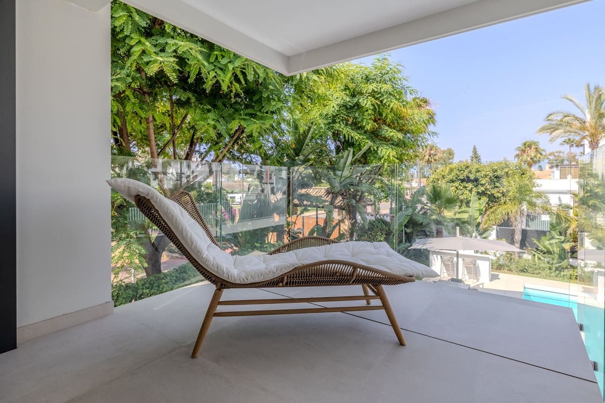 4 bedroom Villa for sale in Puerto Banus with pool garage - € 2,995,000 (Ref: 9066622)