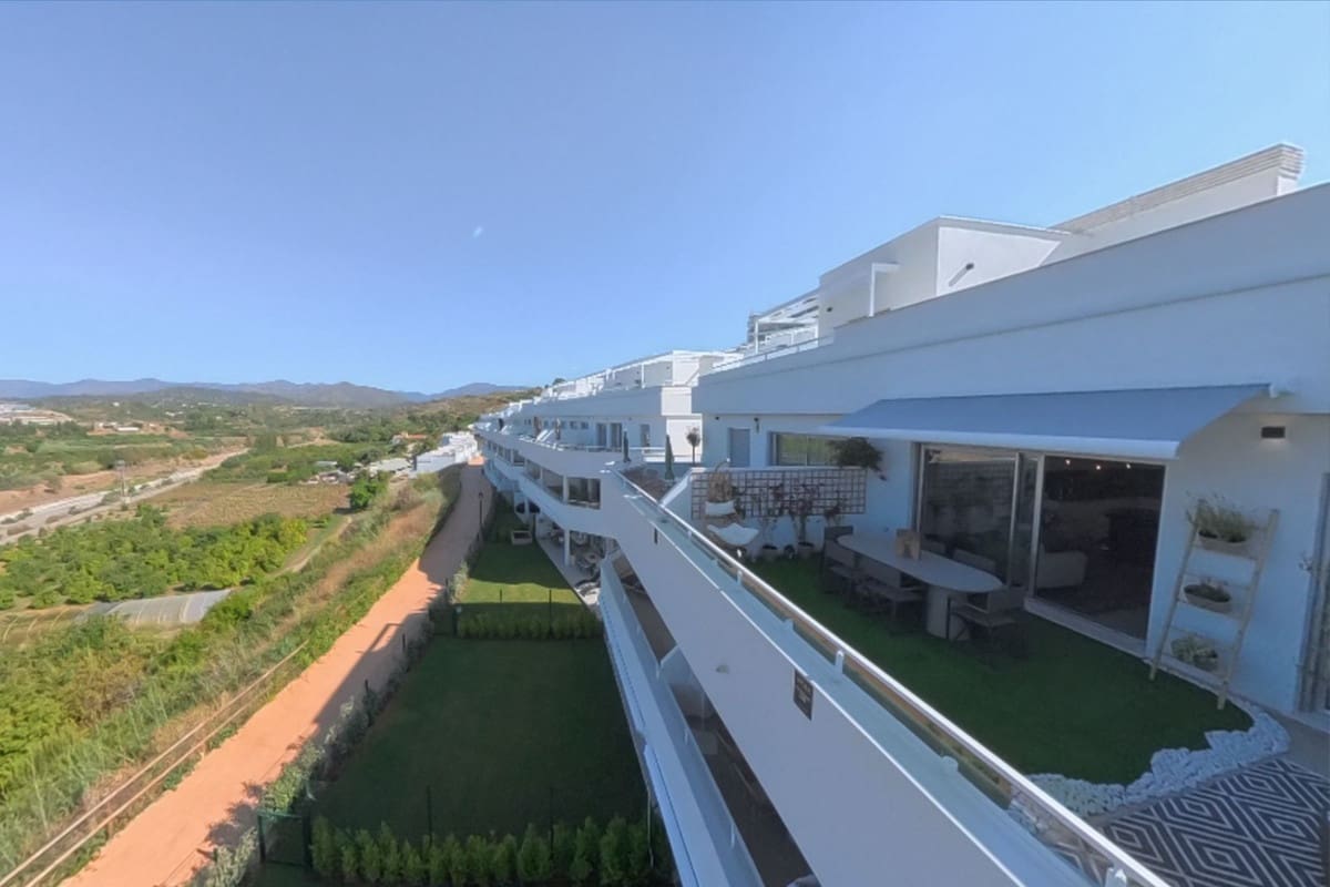 2 slaapkamer Penthouse te koop in New Golden Mile met zwembad garage - € 500.000 (Ref: 9094494)