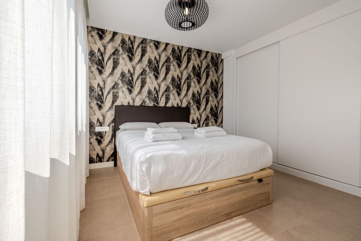 3 quarto Casa em Banda para venda em Estepona com piscina garagem - 495 000 € (Ref: 9105020)