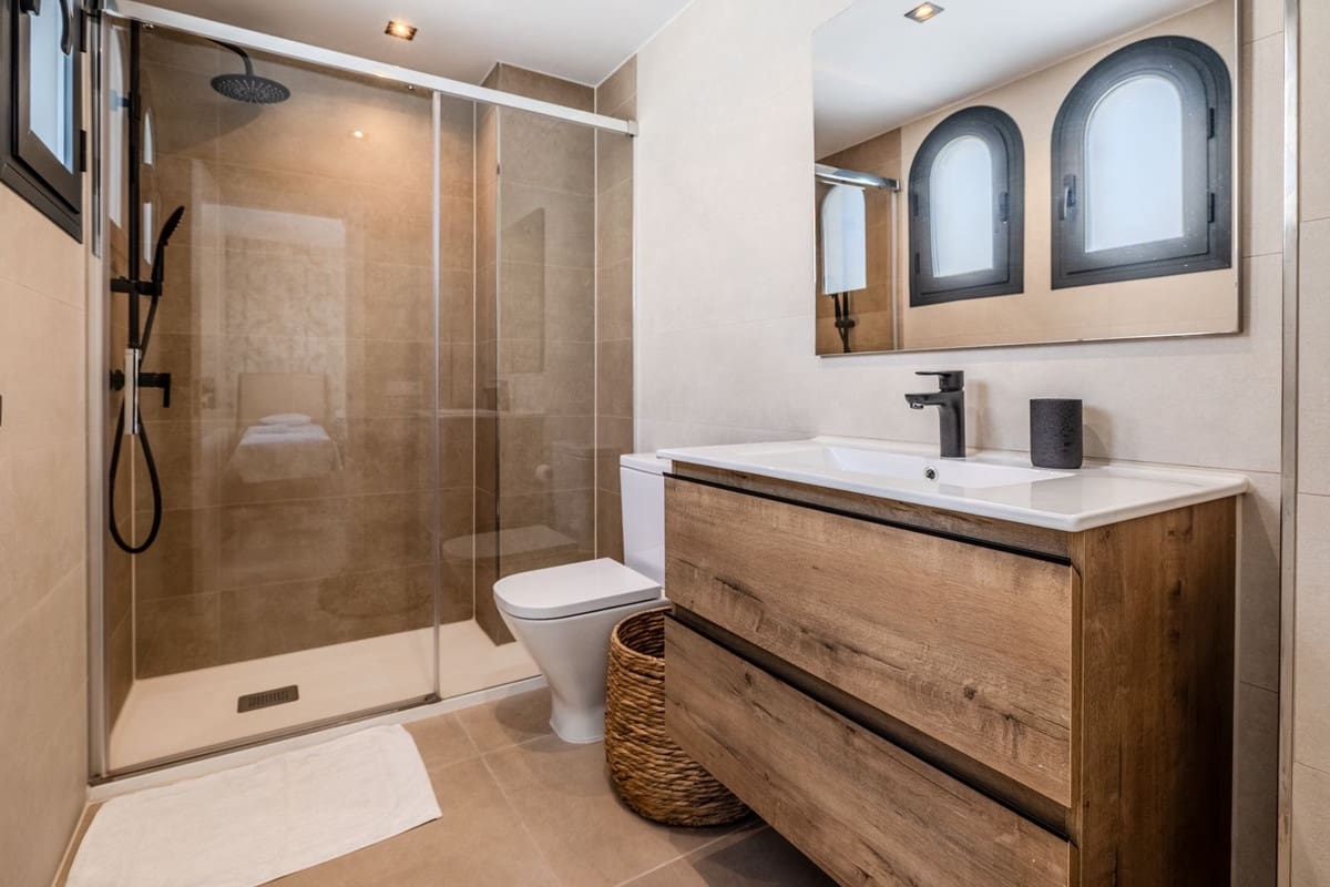 3 quarto Casa em Banda para venda em Estepona com piscina garagem - 495 000 € (Ref: 9105020)