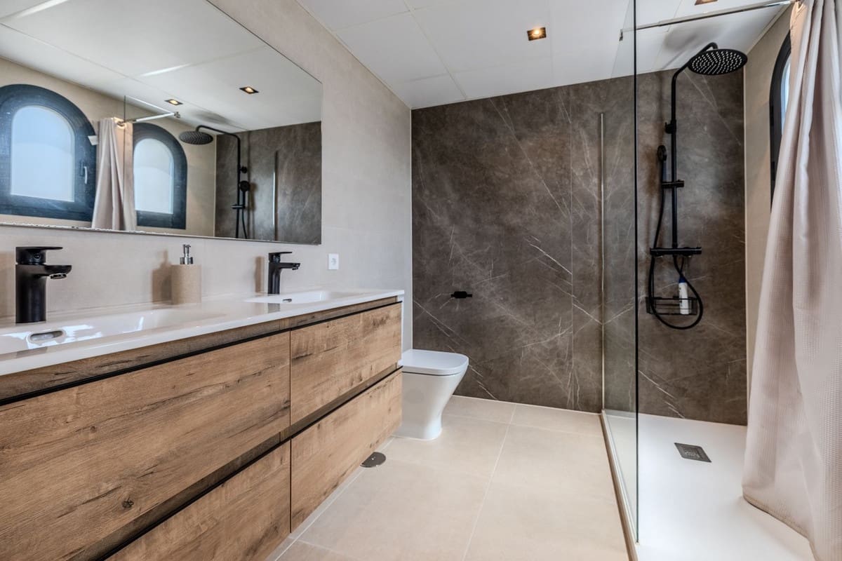 3 quarto Casa em Banda para venda em Estepona com piscina garagem - 495 000 € (Ref: 9105020)