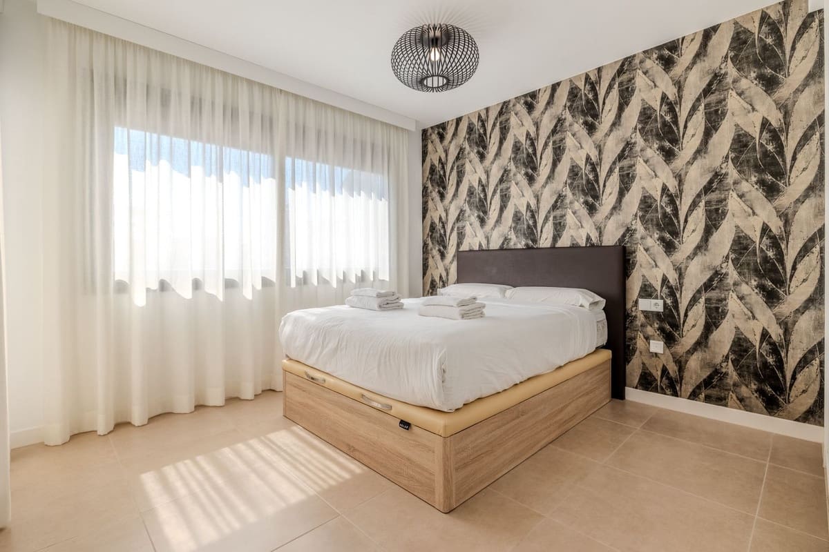 3 quarto Casa em Banda para venda em Estepona com piscina garagem - 495 000 € (Ref: 9105020)