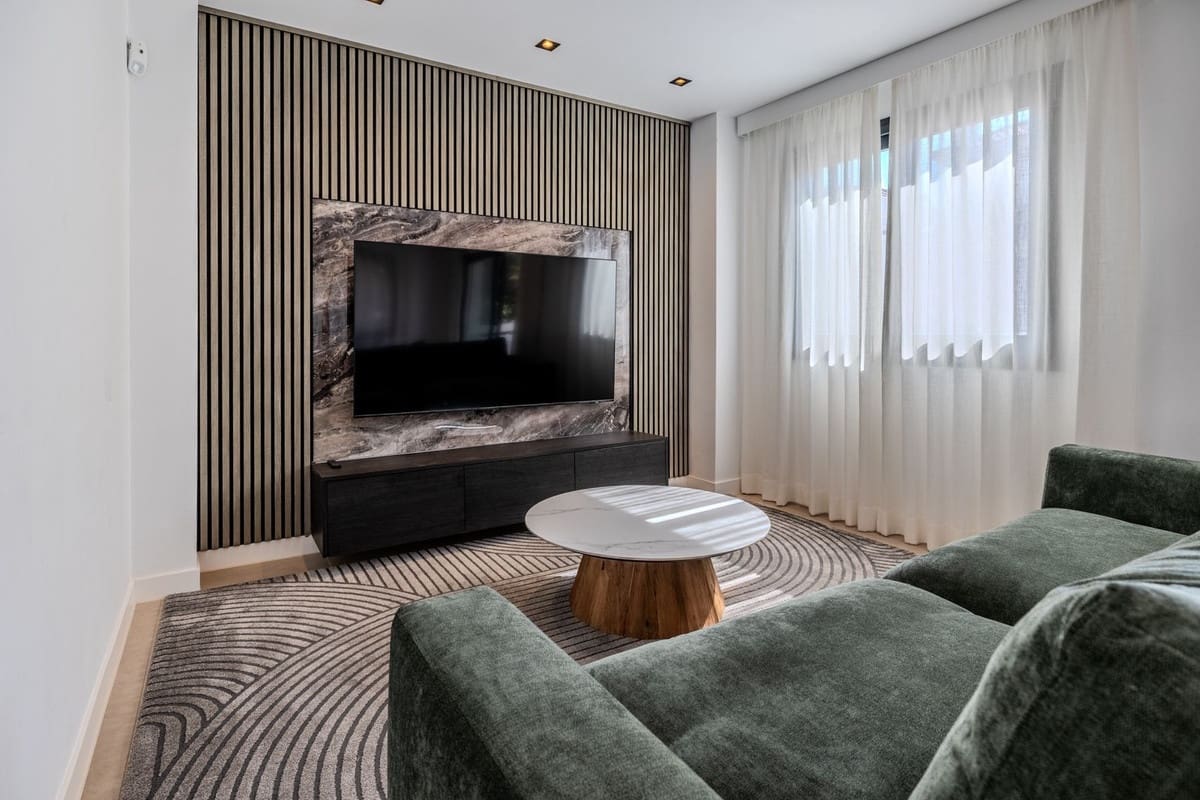 3 sypialnia Dom na sprzedaż w Estepona z basenem garażem - 495 000 € (Ref: 9105020)