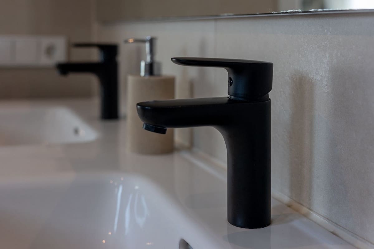 3 sypialnia Dom na sprzedaż w Estepona z basenem garażem - 495 000 € (Ref: 9105020)