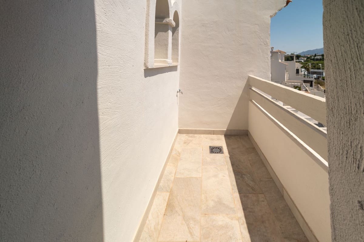 3 sypialnia Dom na sprzedaż w Estepona z basenem garażem - 495 000 € (Ref: 9105020)