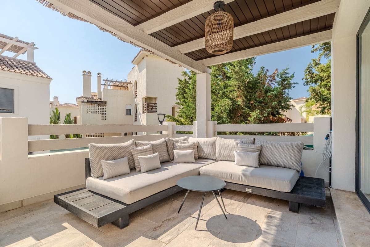 3 bedroom Townhouse for sale in Estepona with pool garage - € 495,000 (Ref: 9105020)