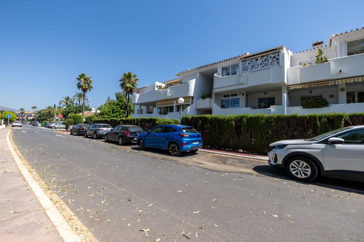 2 bedroom Apartment for sale in Mijas Golf with pool garage - € 310,000 (Ref: 9115560)