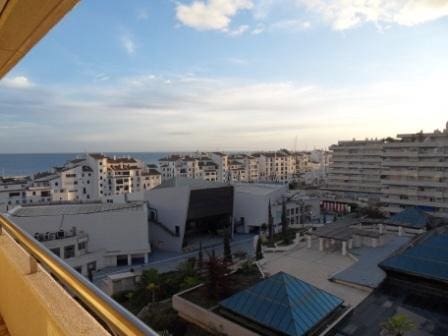 2 soveværelse Lejlighed til salg i Puerto Banus, Marbella med swimmingpool - € 580.000 (Ref: 9175547)