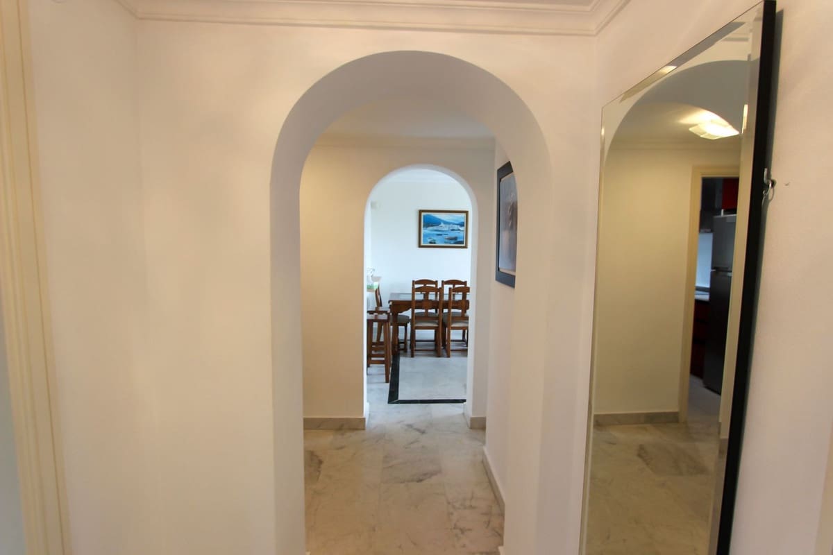 2 bedroom Apartment for sale in Puerto Banus with pool - € 580,000 (Ref: 9175547)