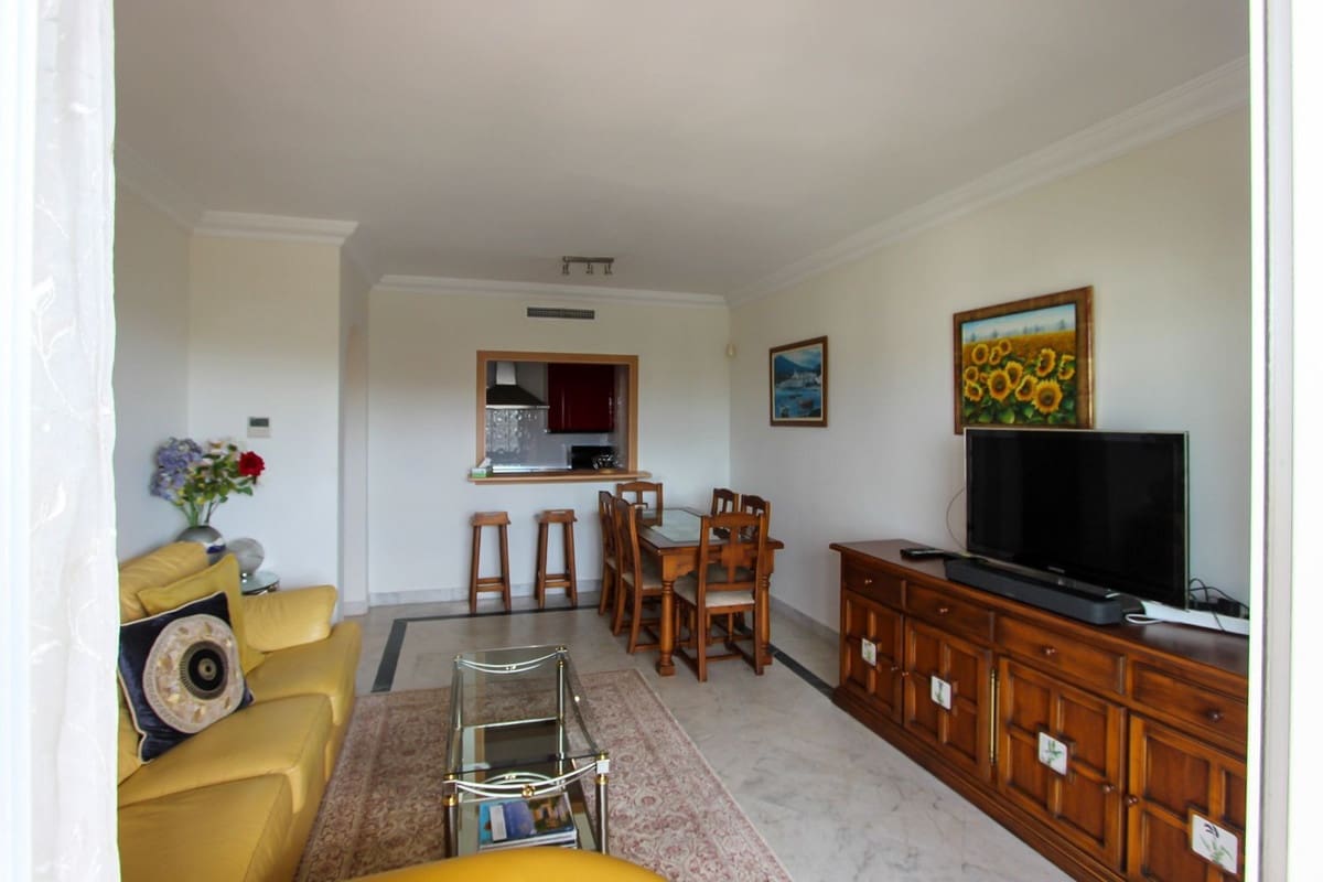 2 bedroom Apartment for sale in Puerto Banus with pool - € 580,000 (Ref: 9175547)