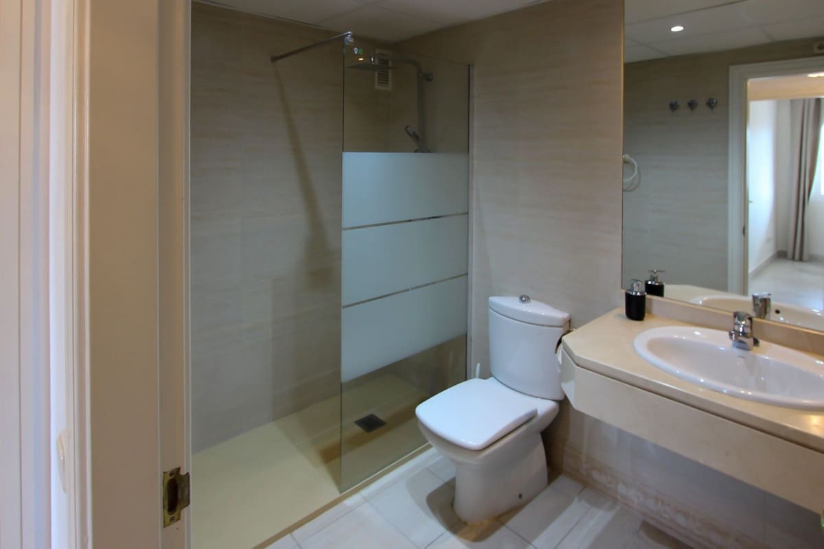 2 bedroom Apartment for sale in Puerto Banus with pool - € 580,000 (Ref: 9175547)