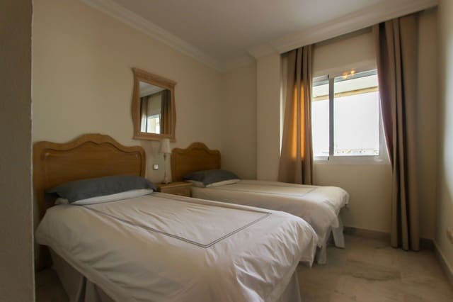 Apartamento de 2 habitaciones en Puerto Banus, Marbella en venta con piscina - 580.000 € (Ref: 9175547)