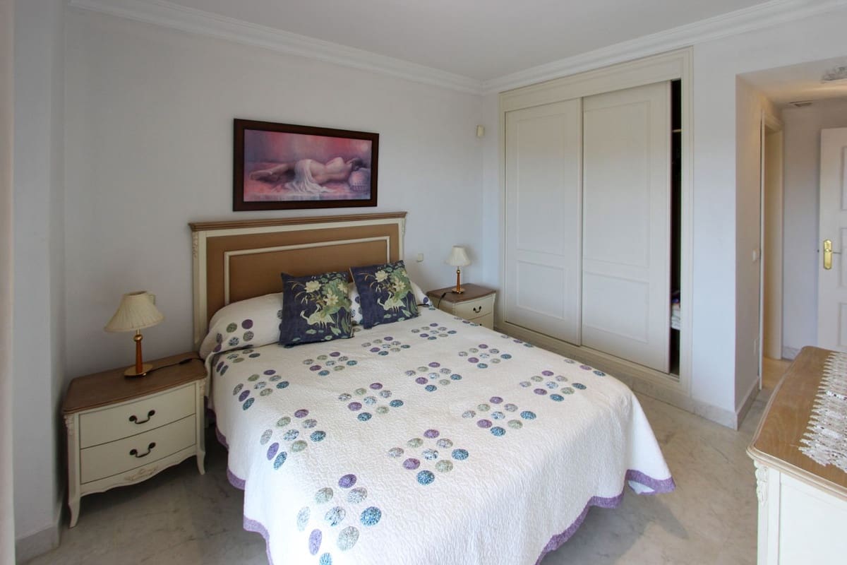 Apartamento de 2 habitaciones en Puerto Banus en venta con piscina - 580.000 € (Ref: 9175547)