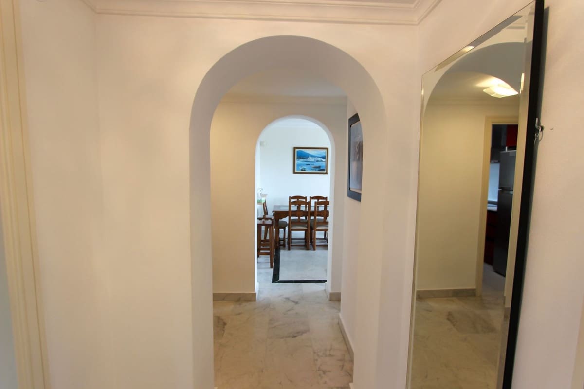 Apartamento de 2 habitaciones en Puerto Banus en venta con piscina - 580.000 € (Ref: 9175547)