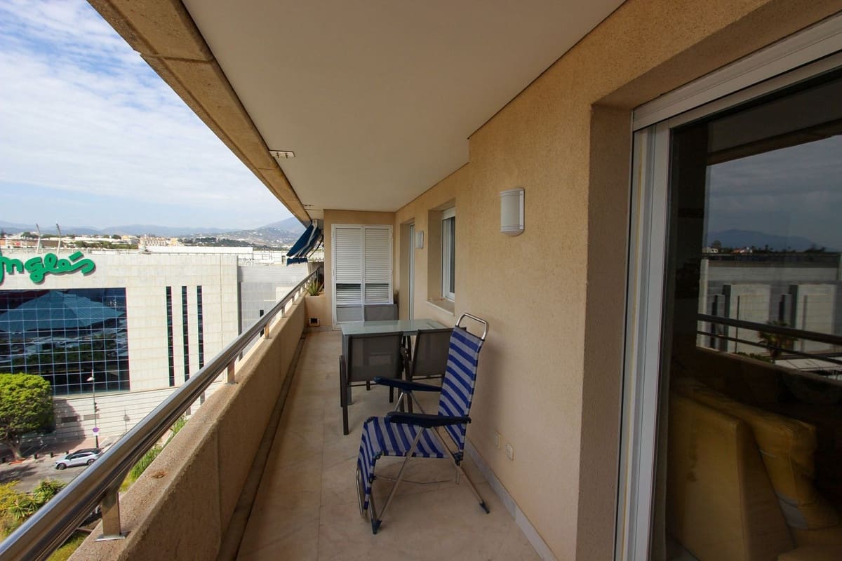 Apartamento de 2 habitaciones en Puerto Banus en venta con piscina - 580.000 € (Ref: 9175547)