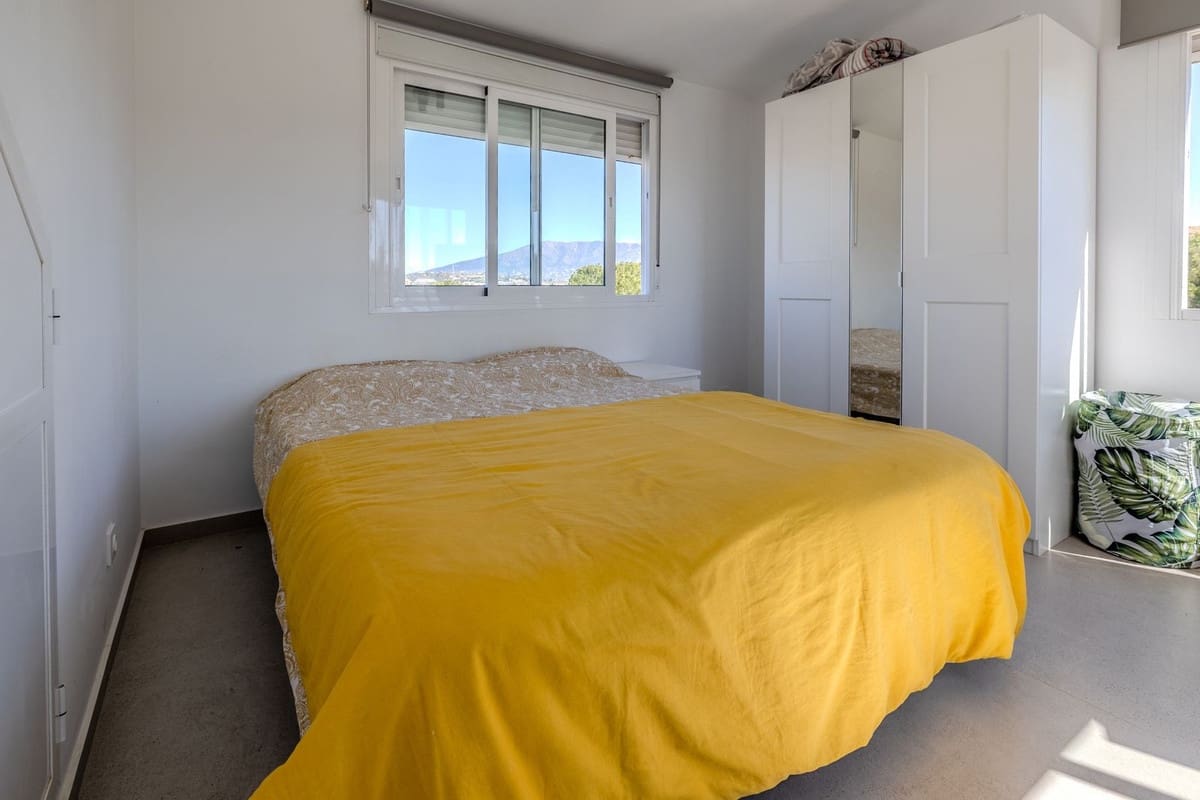 2 soveværelse Lejlighed til salg i Riviera del Sol med swimmingpool - € 345.000 (Ref: 9203207)