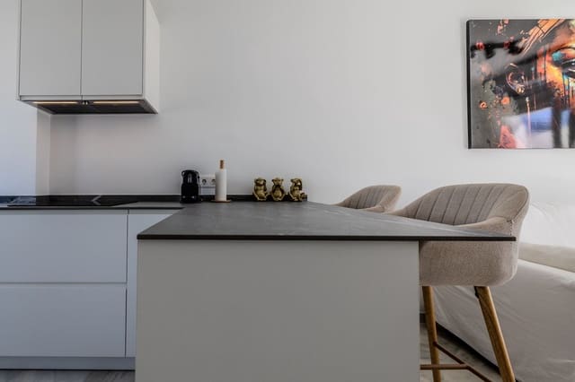 2 soveværelse Lejlighed til salg i Riviera del Sol, Mijas med swimmingpool - € 345.000 (Ref: 9203207)