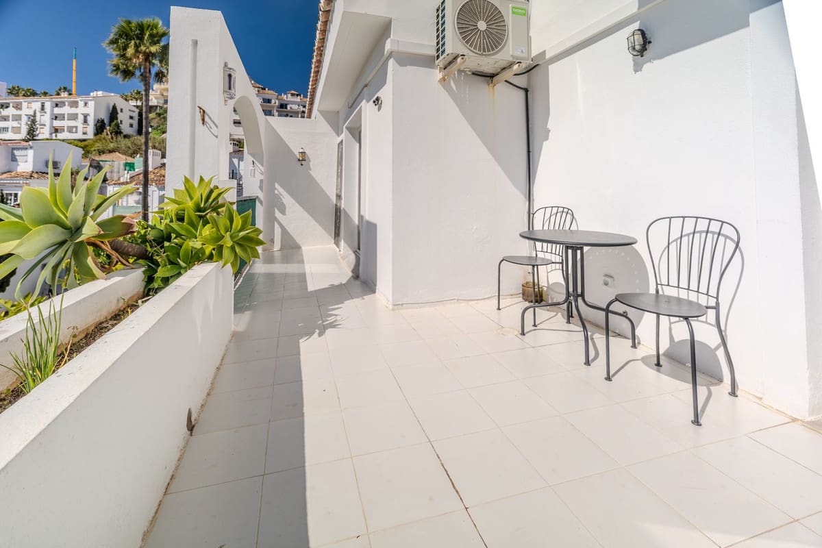 2 soveværelse Lejlighed til salg i Riviera del Sol med swimmingpool - € 345.000 (Ref: 9203207)