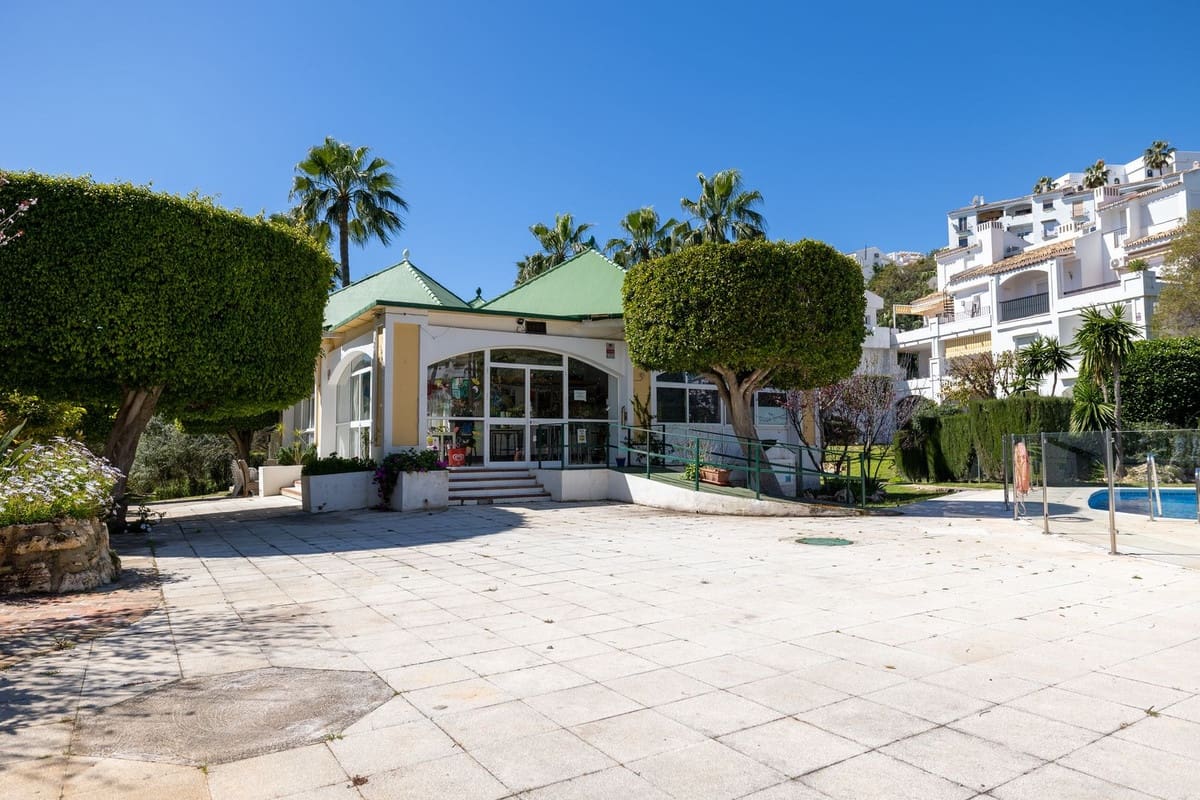 2 soveværelse Lejlighed til salg i Riviera del Sol med swimmingpool - € 345.000 (Ref: 9203207)