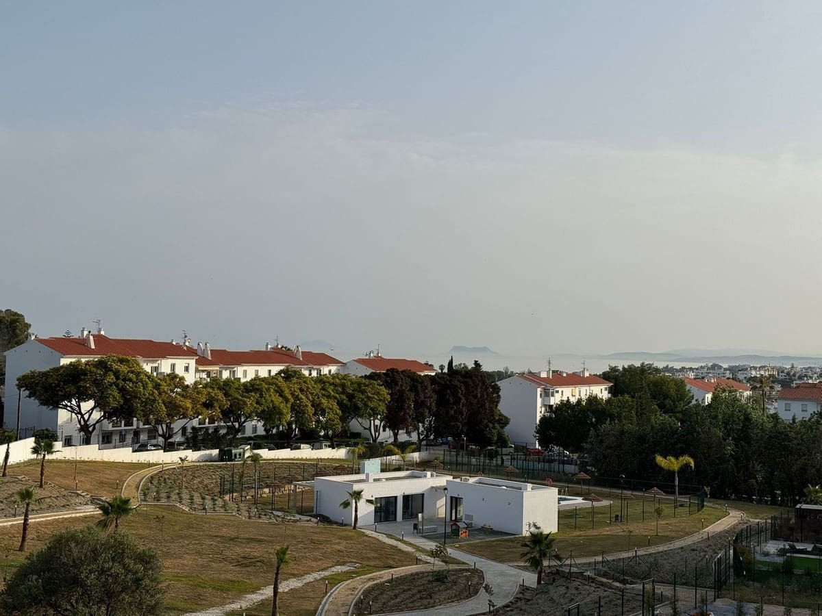 2 Zimmer Penthouse zu verkaufen in Estepona mit Pool Garage - 445.000 € (Ref: 9272903)