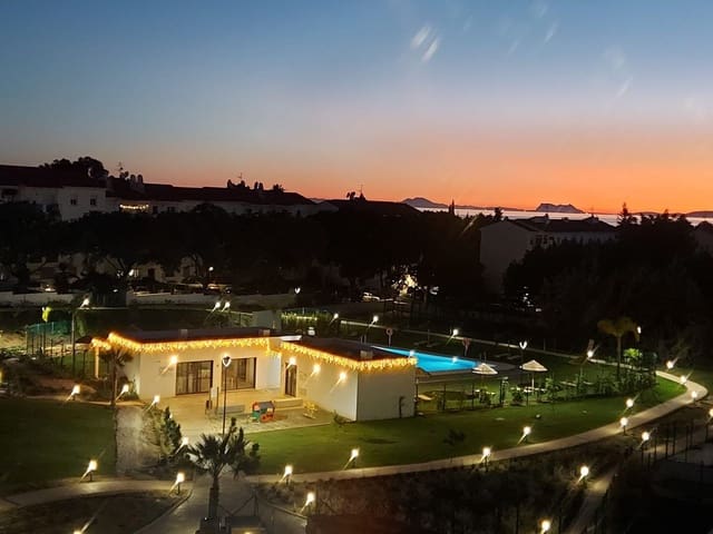 2 Zimmer Penthouse zu verkaufen in Estepona mit Pool Garage - 445.000 € (Ref: 9272903)