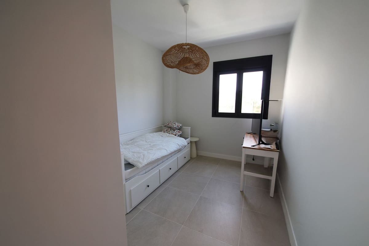 2 chambre Penthouse à vendre à Estepona avec piscine garage - 445 000 € (Ref: 9272903)