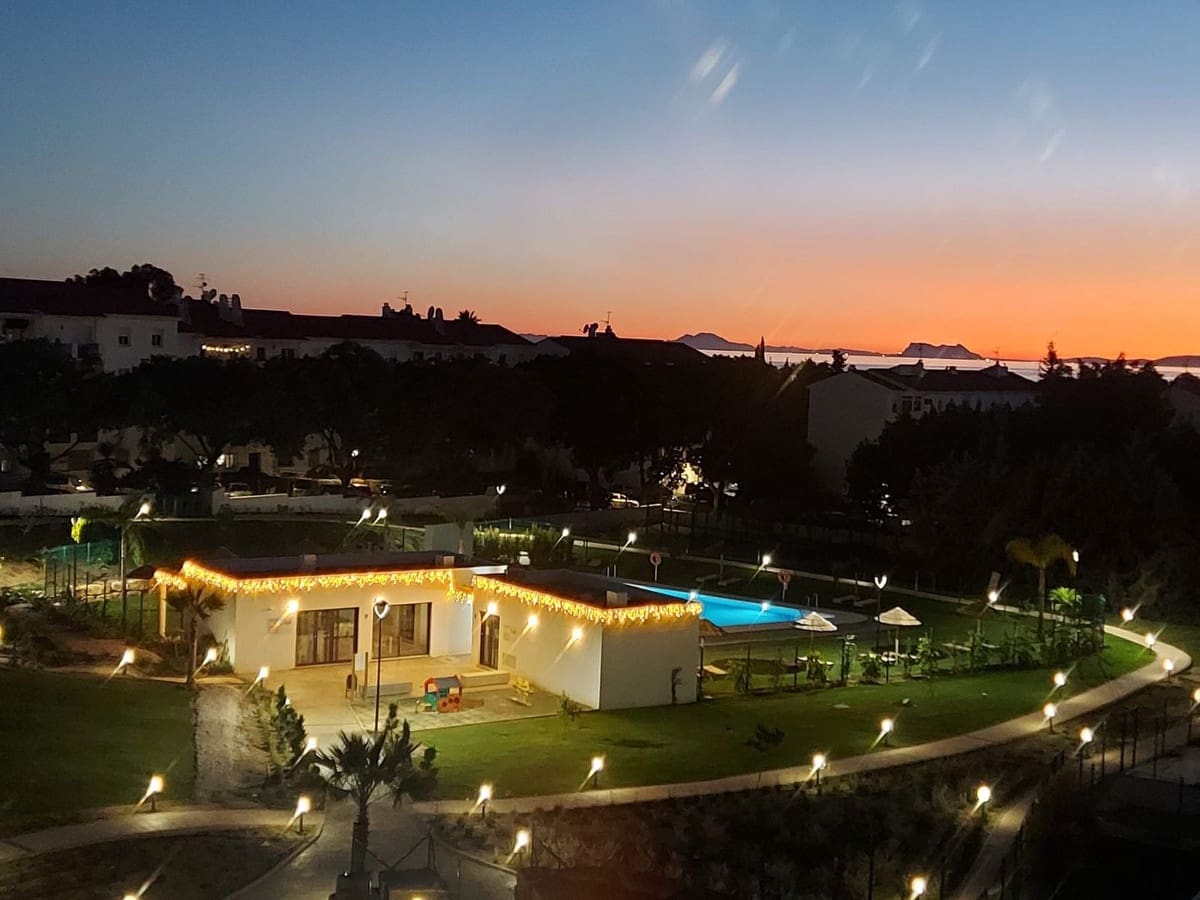 2 chambre Penthouse à vendre à Estepona avec piscine garage - 445 000 € (Ref: 9272903)