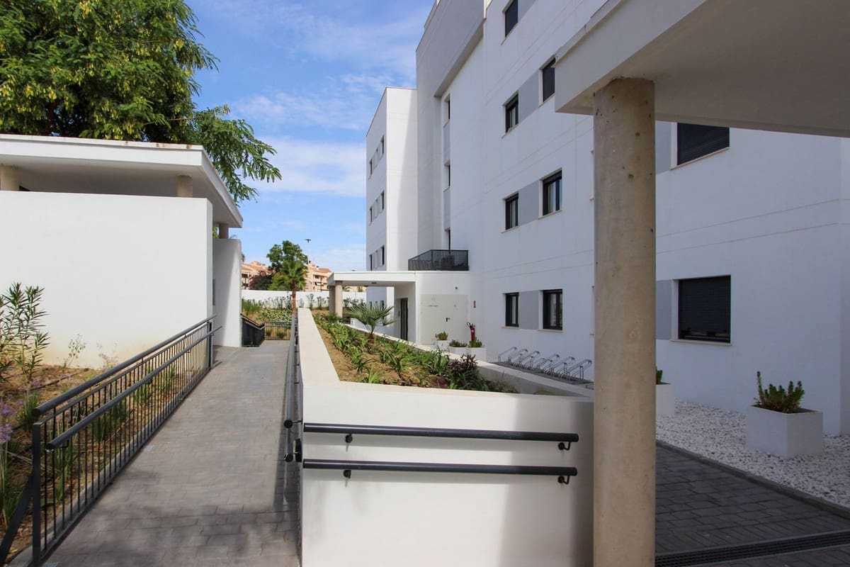 2 chambre Penthouse à vendre à Estepona avec piscine garage - 445 000 € (Ref: 9272903)