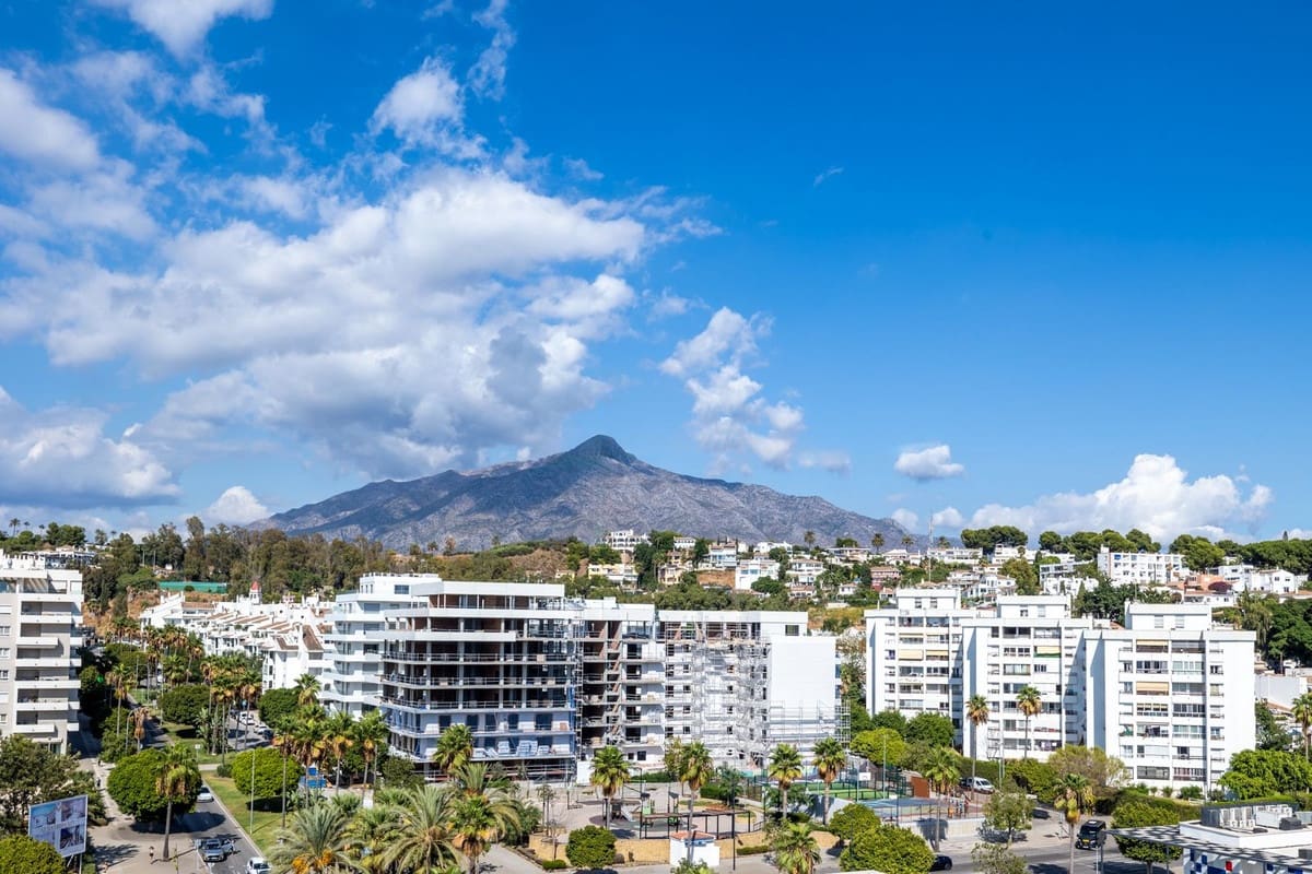 Apartamento de 4 habitaciones en Nueva Andalucia en venta con piscina garaje - 575.000 € (Ref: 9289539)