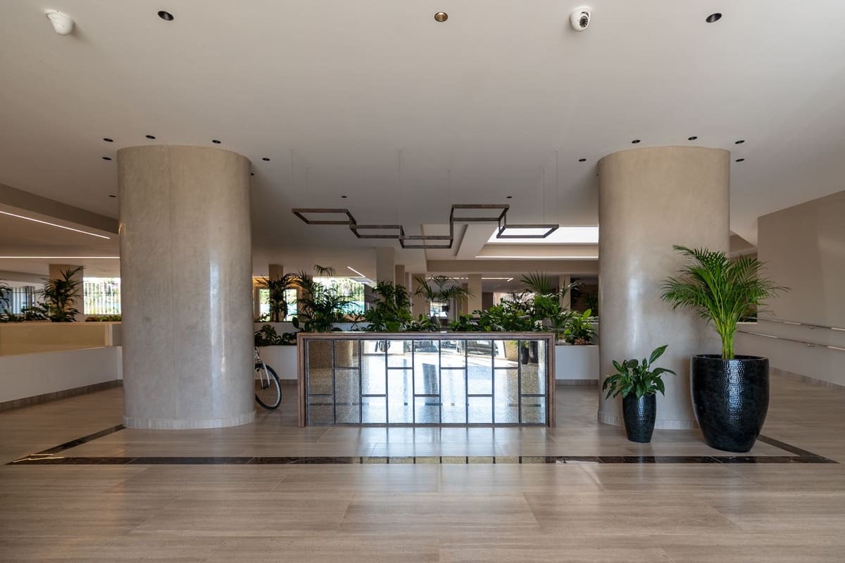 4 soveværelse Lejlighed til salg i Nueva Andalucia med swimmingpool garage - € 575.000 (Ref: 9289539)
