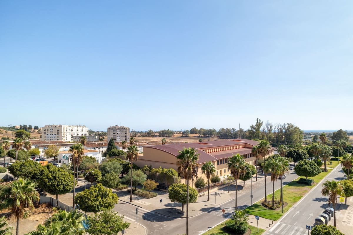 4 soveværelse Lejlighed til salg i Nueva Andalucia med swimmingpool garage - € 575.000 (Ref: 9289539)