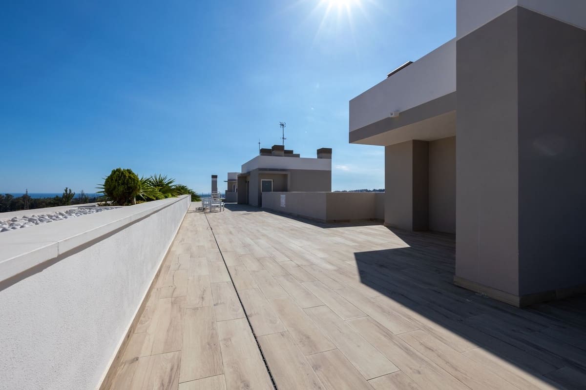 4 soveværelse Lejlighed til salg i Nueva Andalucia med swimmingpool garage - € 575.000 (Ref: 9289539)