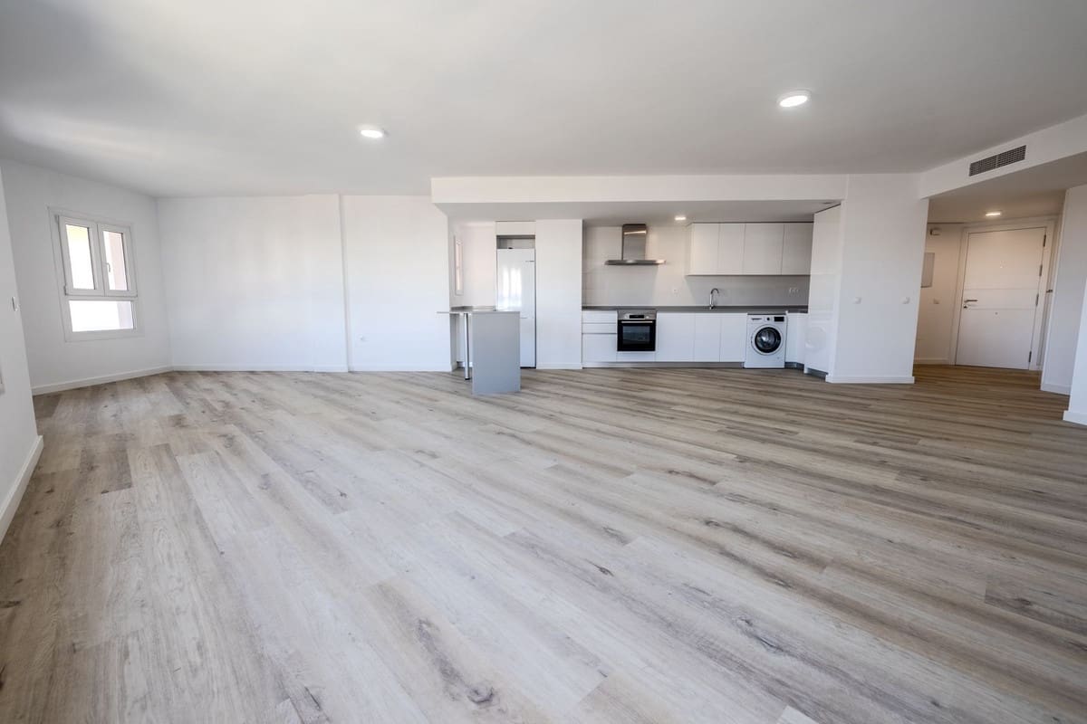 4 soveværelse Lejlighed til salg i Nueva Andalucia med swimmingpool garage - € 575.000 (Ref: 9289539)
