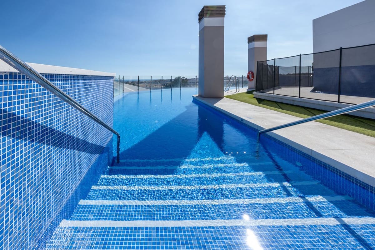 4 soveværelse Lejlighed til salg i Nueva Andalucia med swimmingpool garage - € 575.000 (Ref: 9289539)