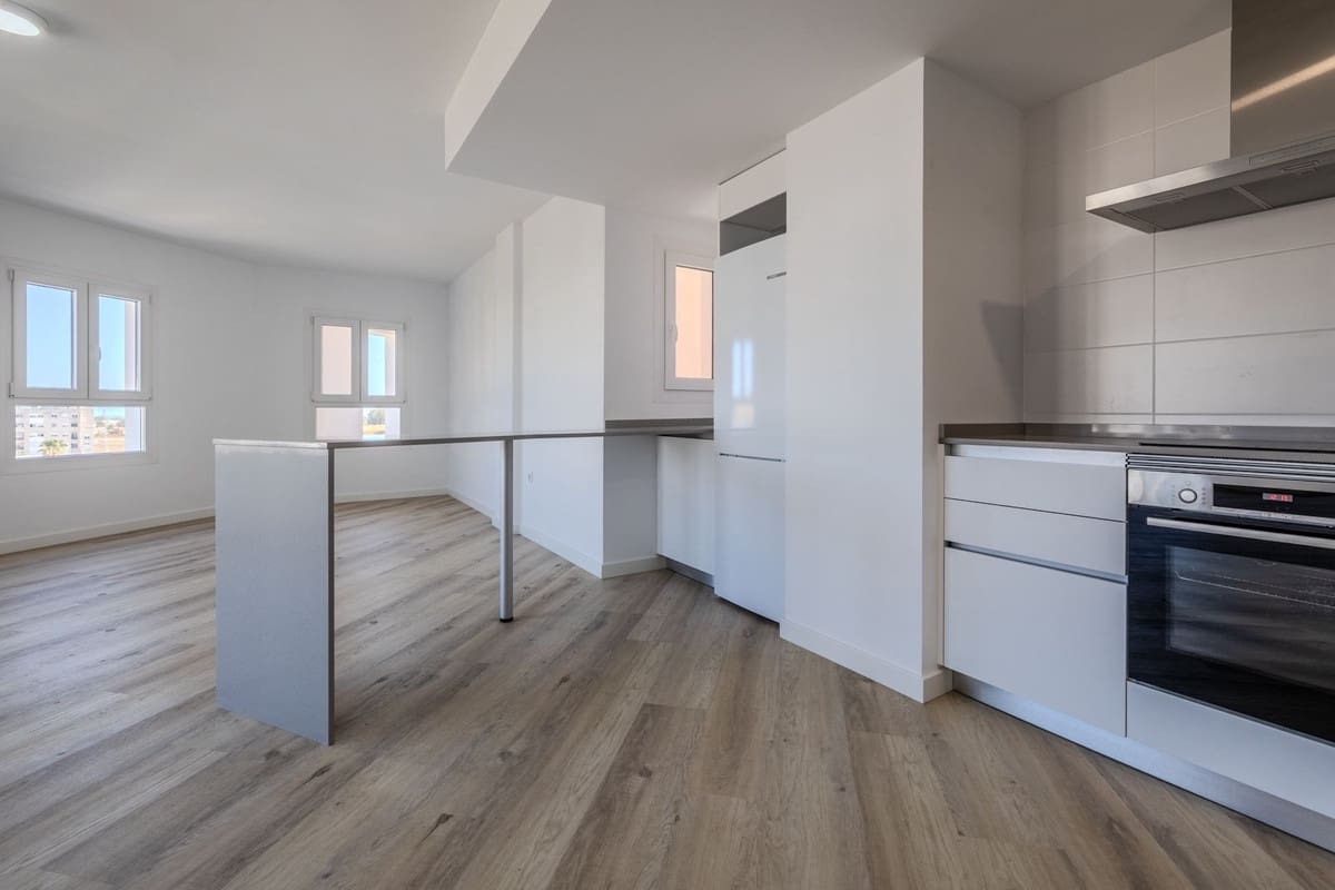 4 soveværelse Lejlighed til salg i Nueva Andalucia med swimmingpool garage - € 575.000 (Ref: 9289539)