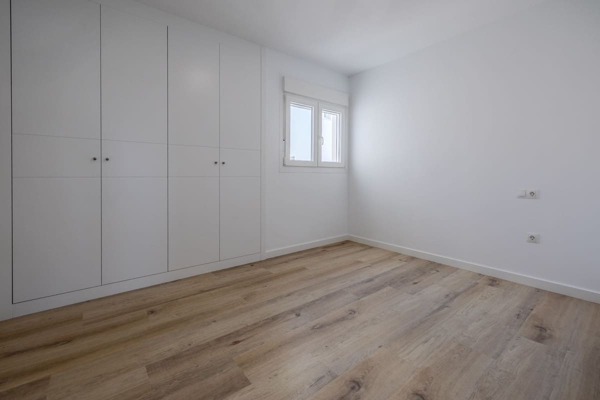 4 soveværelse Lejlighed til salg i Nueva Andalucia med swimmingpool garage - € 575.000 (Ref: 9289539)