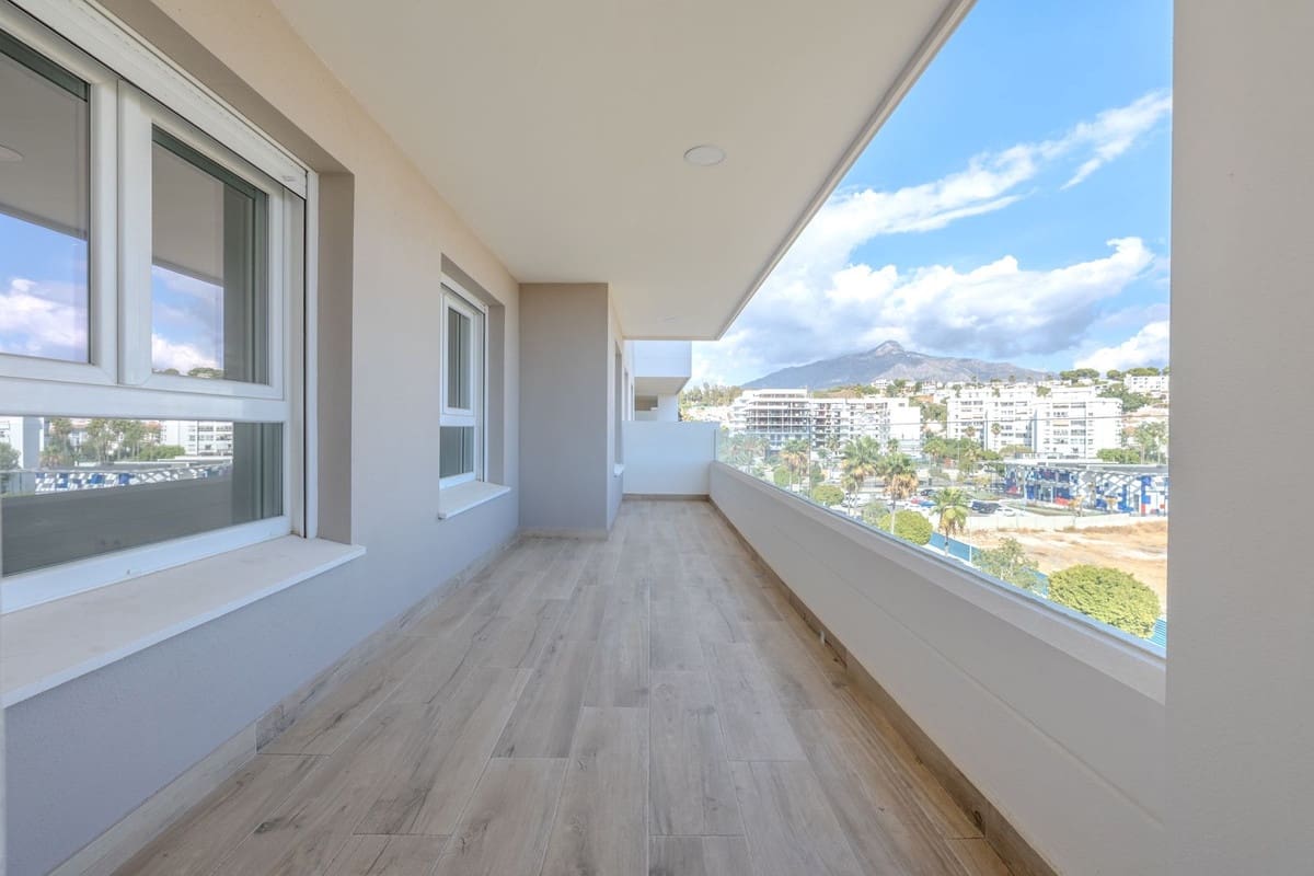 4 soveværelse Lejlighed til salg i Nueva Andalucia med swimmingpool garage - € 575.000 (Ref: 9289539)