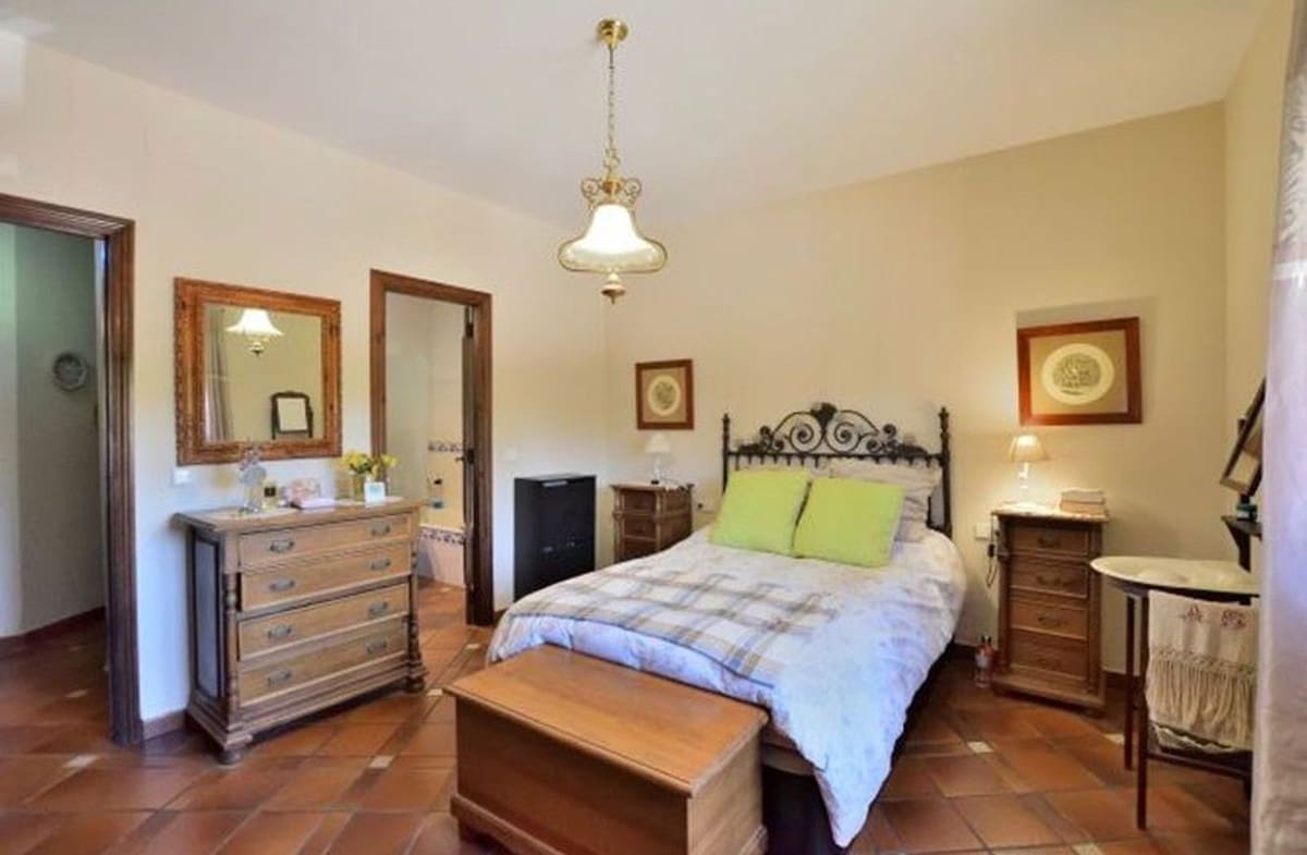 3 slaapkamer Finca/Landhuis te koop in Arriate met zwembad - € 480.000 (Ref: 9301634)