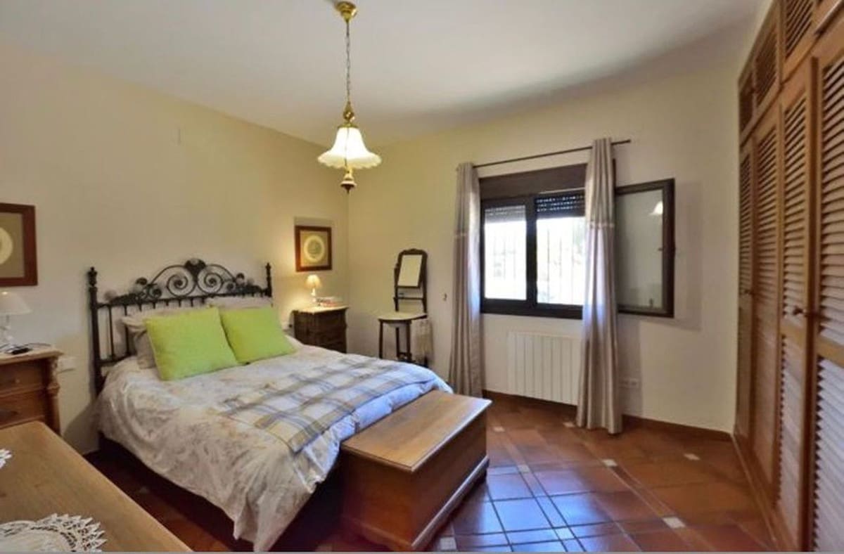 3 slaapkamer Finca/Landhuis te koop in Arriate met zwembad - € 480.000 (Ref: 9301634)