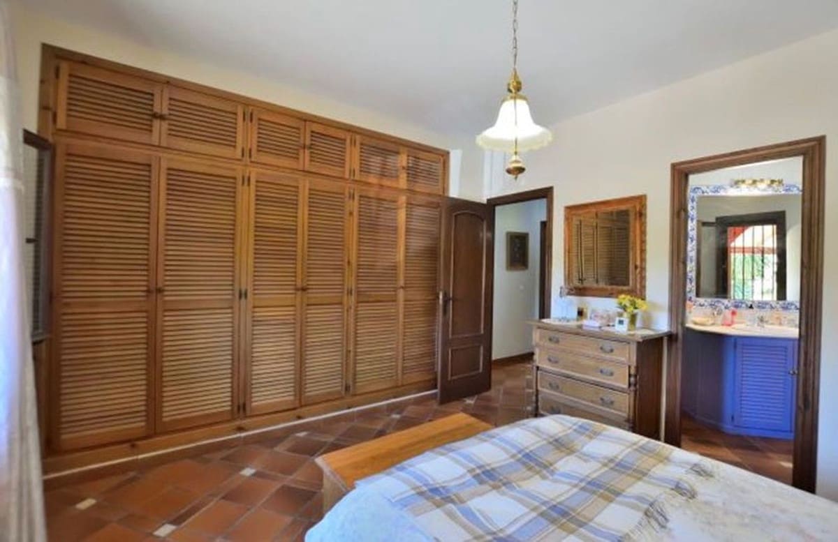 3 bedroom Finca/Country House for sale in Arriate with pool - € 480,000 (Ref: 9301634)