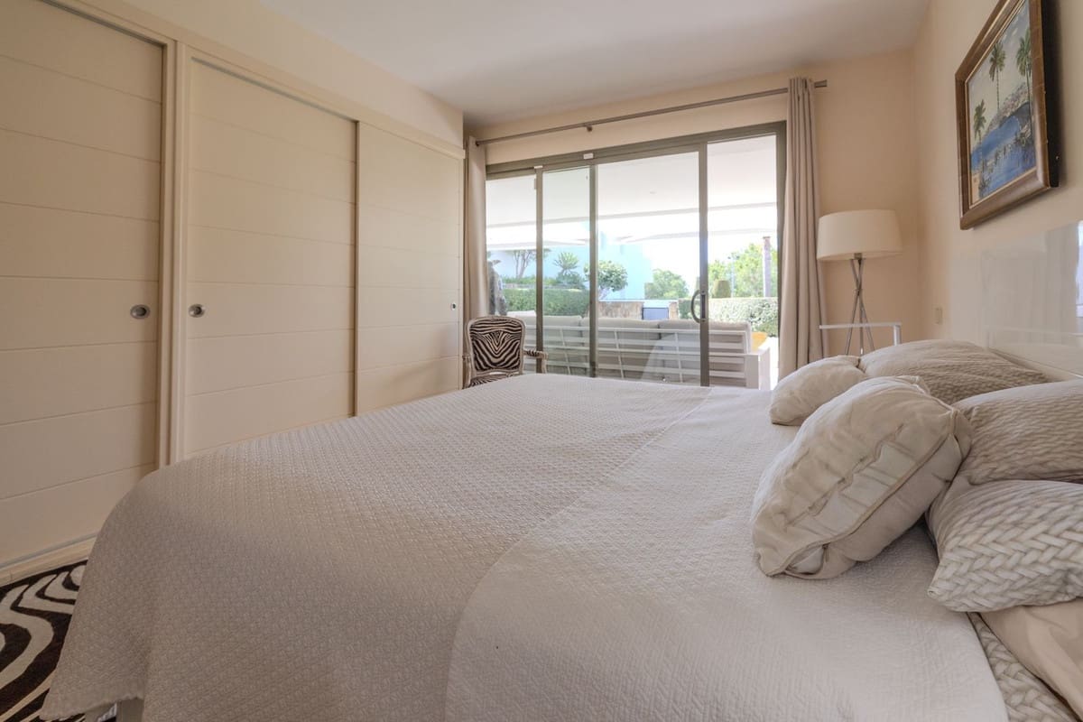 2 bedroom Apartment for sale in Los Flamingos with pool garage - € 580,000 (Ref: 9301809)