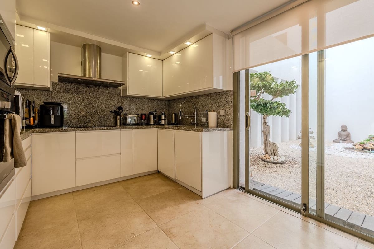 2 bedroom Apartment for sale in Los Flamingos with pool garage - € 580,000 (Ref: 9301809)