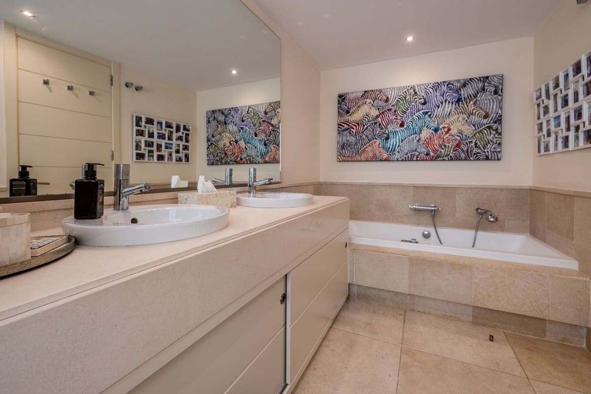 2 bedroom Apartment for sale in Los Flamingos with pool garage - € 580,000 (Ref: 9301809)